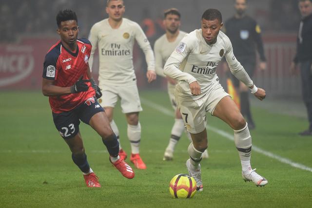 詹姆斯连4场三双浓眉40+12 湖人险胜马刺4连胜